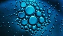 Картинка: Разные по размеру пузыри из воды.
