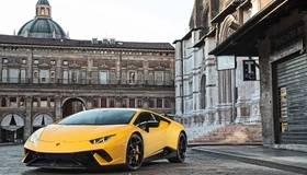 Картинка: Lamborghini Huracan, Coupe, жёлтый, спортивная машина, суперкары, старое здание, Италия