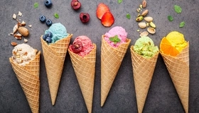 Картинка: Мороженое, рожок, вафля, вкусное, ягоды, дольки