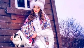 Картинка: Девушка, макияж, меховая шапка, платок, кошка, зима, дом, стиль
