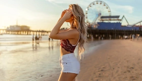 Картинка: девушка, блондинка, длинные волосы, стоит, любуется, песок, пляж, закат
