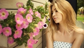 Image: Girl, blonde, flowers