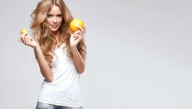 Картинка: Девушка, блондинка, улыбка, волосы, держит, апельсин, мандарин