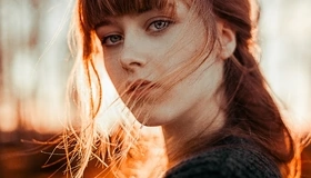 Картинка: Девушка, лицо, волосы, взгляд, ветер, вечер
