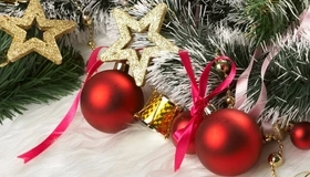 Картинка: Звёздочки, серебристые, шары, красные, ветки, новый год, декор