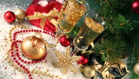 Картинка: Новый год, Рождество, праздник, фужеры, бусины, снежинки, свеча, игрушки, маска, ветки, ель, сердечко, подарок, коробочка