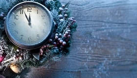 Картинка: Часы, Новый год, время, веточки, украшение, игрушки, иней