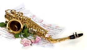 Картинка: Саксофон, ноты, розы, белый фон
