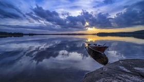 Картинка: природа, закат, озеро, лодка, облака