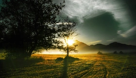 Картинка: Поле, закат, деревья, горы, небо, солнце