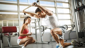 Картинка: Тренировка, мышцы, сила, мужчина, девушка, кроссовки