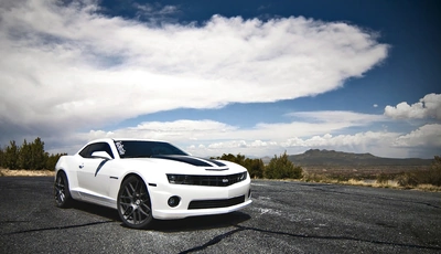Картинка: Chevrolet, Camaro, белый, день, облака, дорога, горы, природа