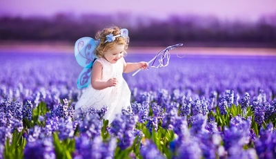 Image: Девочка, фея, крылья, волшебная палочка, платье, лаванда, цветы, поле, бежит