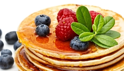 Image: Pancakes, honey, berries, raspberries, blueberries, listiki