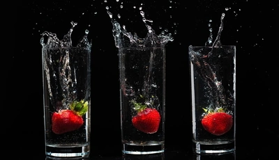 Image: Три стакана, виктория, ягода, вода, брызги, чёрный фон
