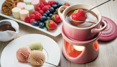 Картинка: Десерт, мороженое, ягоды, клубника, черника, малина, витамины, шоколад