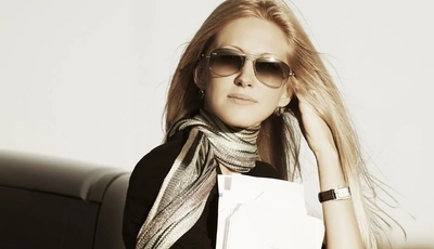 Image: Блондинка, леди, девушка, стиль, часы, волосы, очки, шарф, бумага
