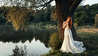 Image: Девушка, длинные волосы, белое платье, природа, озеро, вода, дерево, листва, отражение