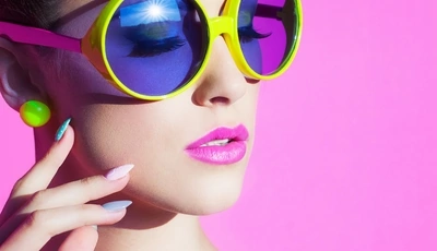 Image: Девушка, лицо, губы, макияж, очки, маникюр, розовый