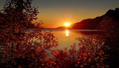 Image: Осень, листья, деревья, закат, вечер, горы, вода, озеро, небо, солнце, лучи