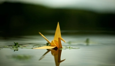 Image: Оригами, журавлик, бумажный, вода, отражение, плывёт