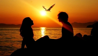 Картинка: Девушка, парень, силуэт, море, закат, солнце, вечер, чайка, горизонт, романтика