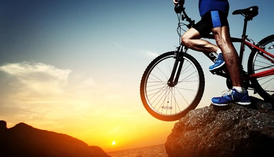 Image: Мужчина, ноги, кроссовки, велосипед, утёс, камень, закат, море, пейзаж, небо, солнце