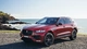 Картинка: Роскошный красный Jaguar F-Pace на фоне моря