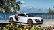 Картинка: Audi R8 белого цвета на набережной