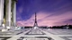 Картинка: Вечерняя Эйфелева башня на фоне площади
