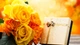 Картинка: Жёлтые розы и подарочек в коробке с бантиком