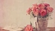 Картинка: Букет из розовых роз в вазе на столе