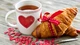 Картинка: Круассан и чай на завтрак "С Любовью"