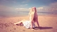 Картинка: Девушка в красивом платье сидит на берегу моря