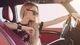 Картинка: Девушка в солнцезащитных очках сидит за рулем авто