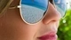 Картинка: Отражение в очках девушки на пляже