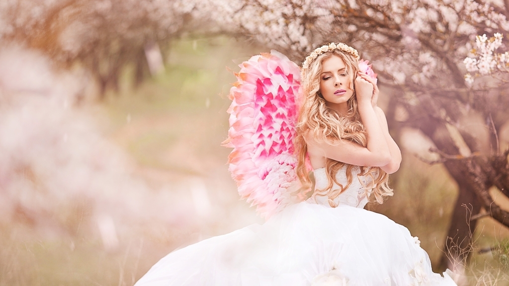 Image: Blonde, wings, dress, wreath, blur