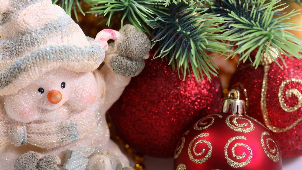 Image: New year, tree, needles, toys, snowman, figurine