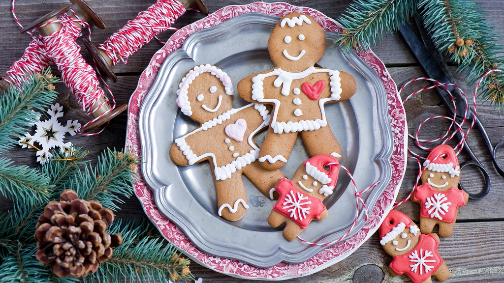 Image: new year, gingerbread man, food, twigs, scissors, thread