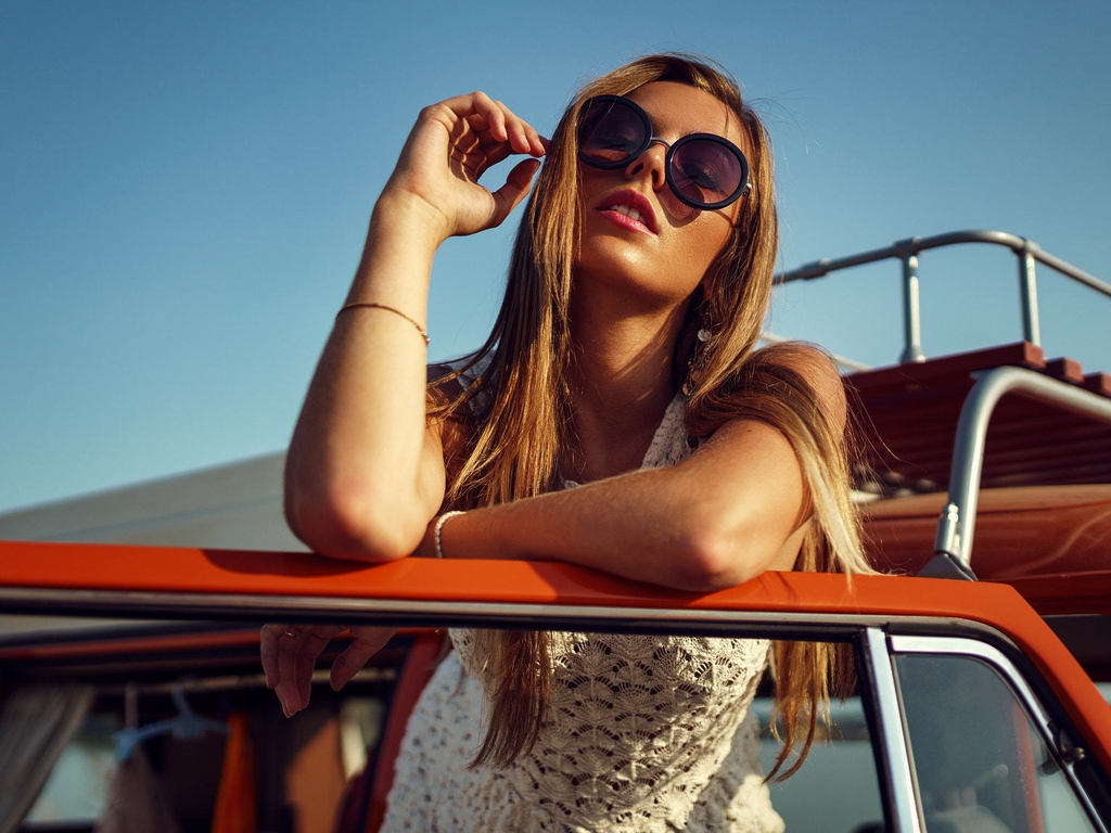 Image: Girl, blonde, dark glasses, car, sun