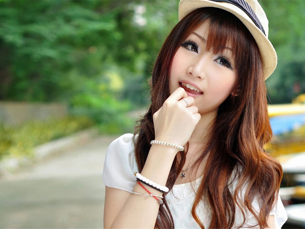 Картинка: Девушка, азиатка, лицо, макияж, улыбка, настроение, браслеты, шляпа