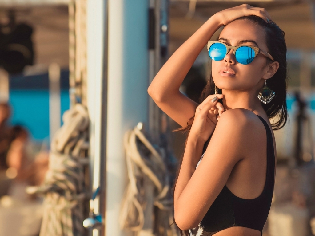 Image: Girl, glasses, reflection, sun, summer, earrings, sea