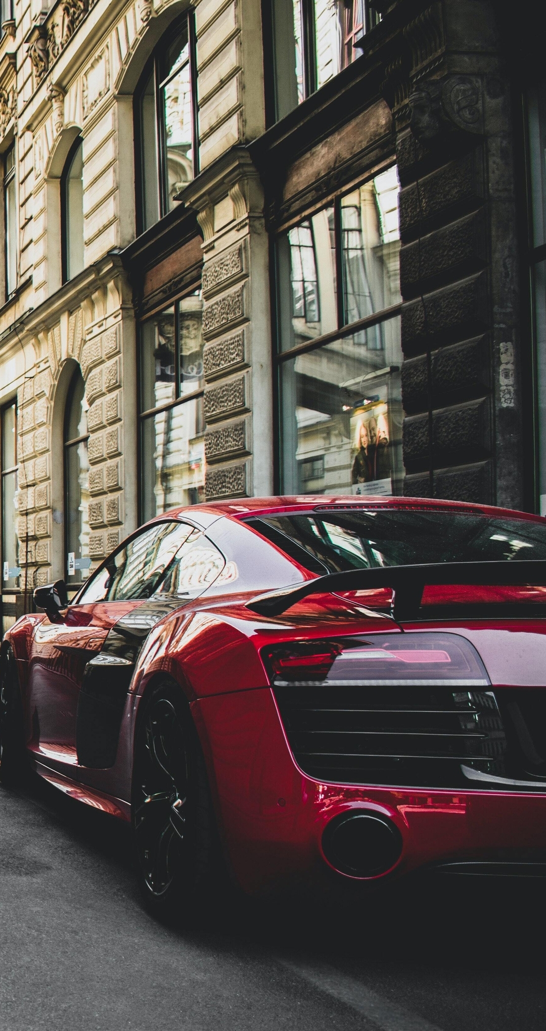 Картинка: Audi, R8, красный, здания, окна