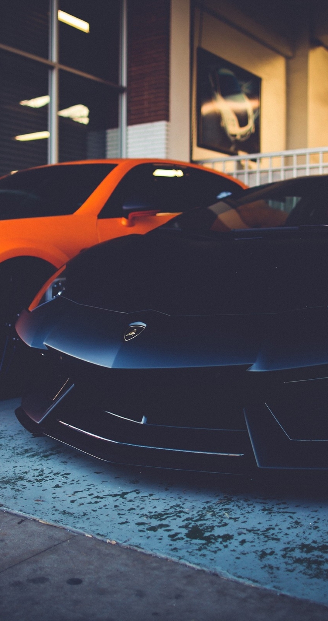 Картинка: Суперкары, спорткары, Lamborghini, Aventador, Porsche, Panamera, оранжевый, чёрный, помещение