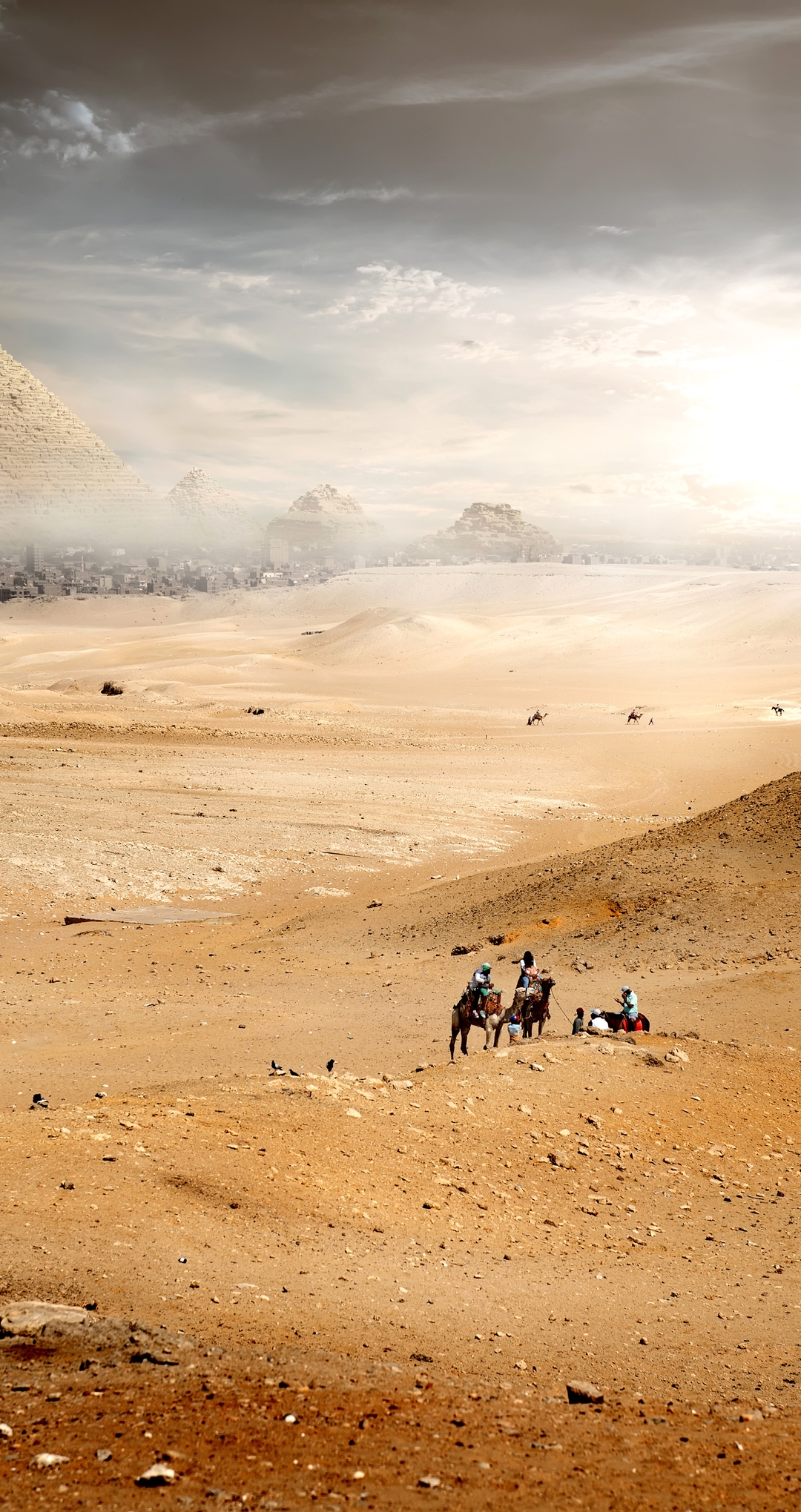 Картинка: Пустыня, Desert, лошади, верюлюды, пески, небо, город, пирамиды, туман, солнце, облака, пейзаж, фантастика, люди