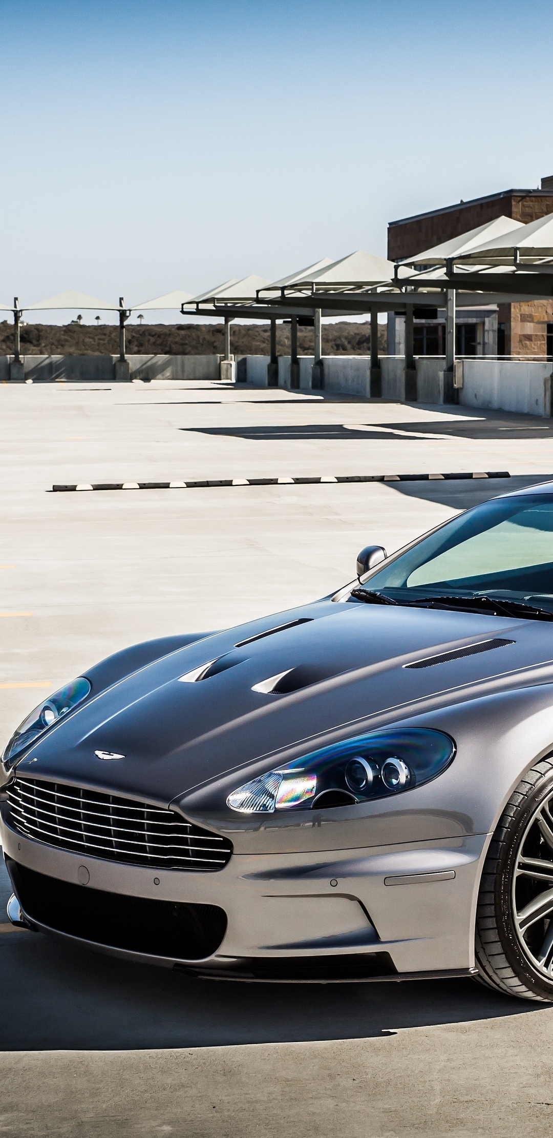 Картинка: Aston Martin, серая, парковка, DBS, солнечный день