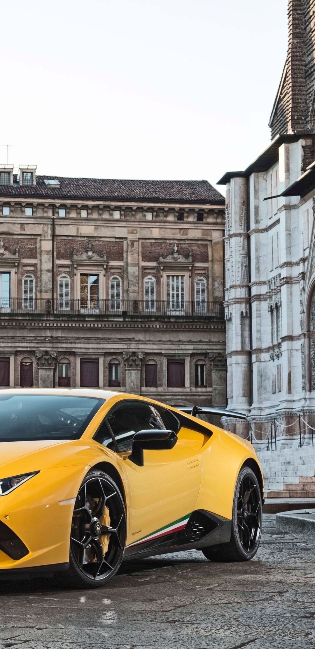 Image: Lamborghini Huracan, Coupe, yellow, sport car, supercars, old building, Italy
