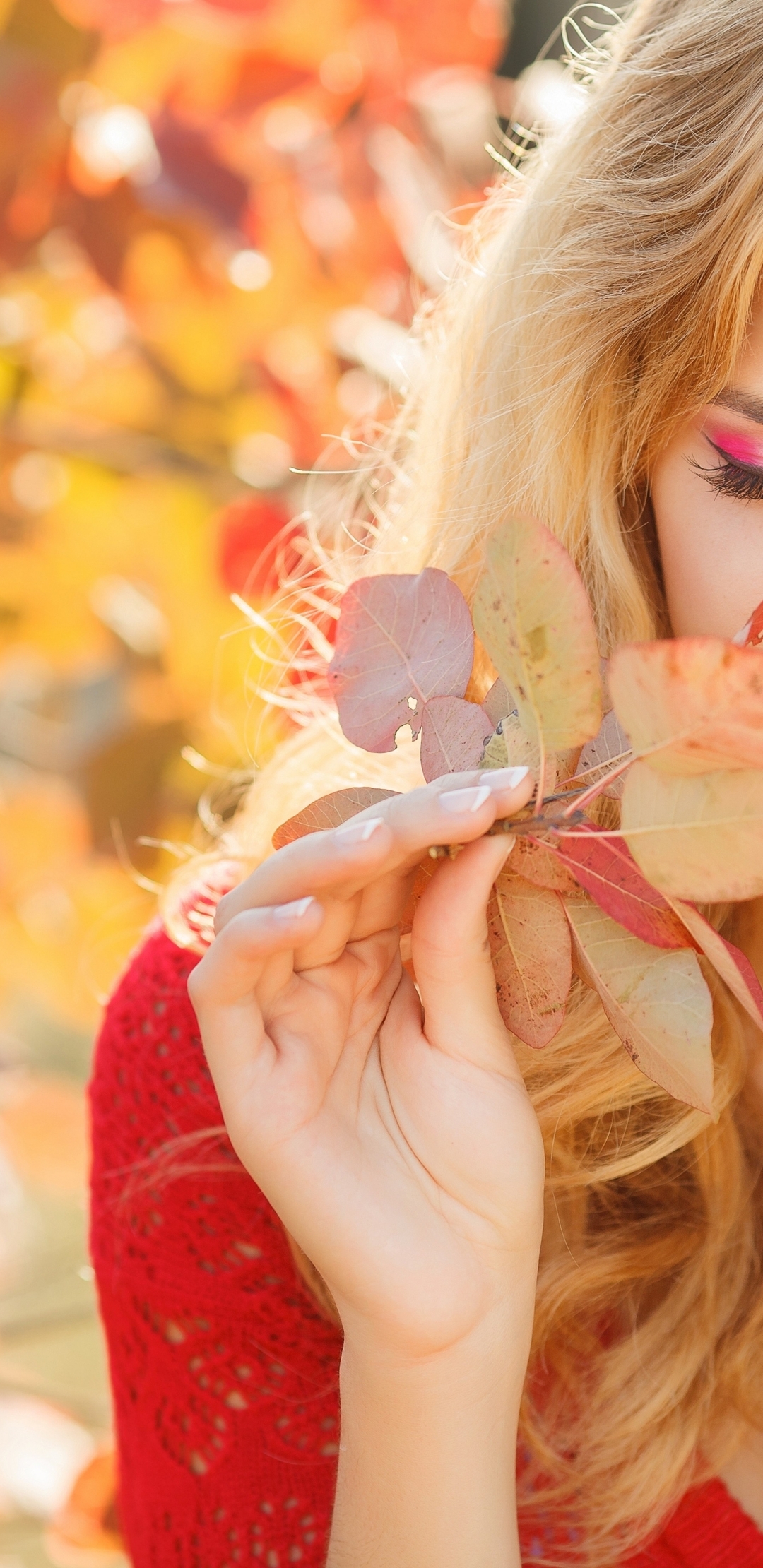 Картинка: Девушка, блондинка, макияж, ресницы, лицо, осень, листва