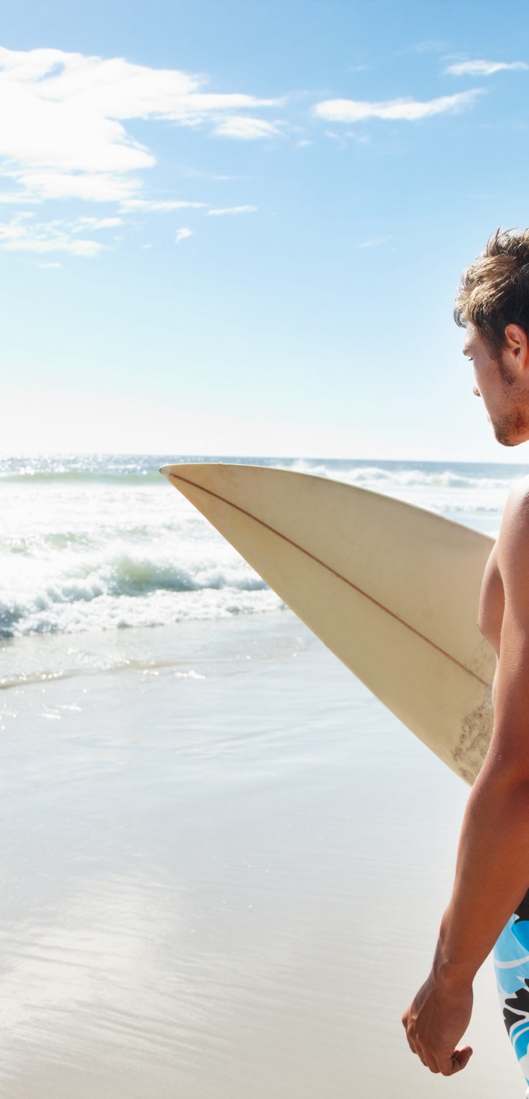 Картинка: Мужчина, сёрфер, доска, берег, пляж, солнечный день, море, волны, песок