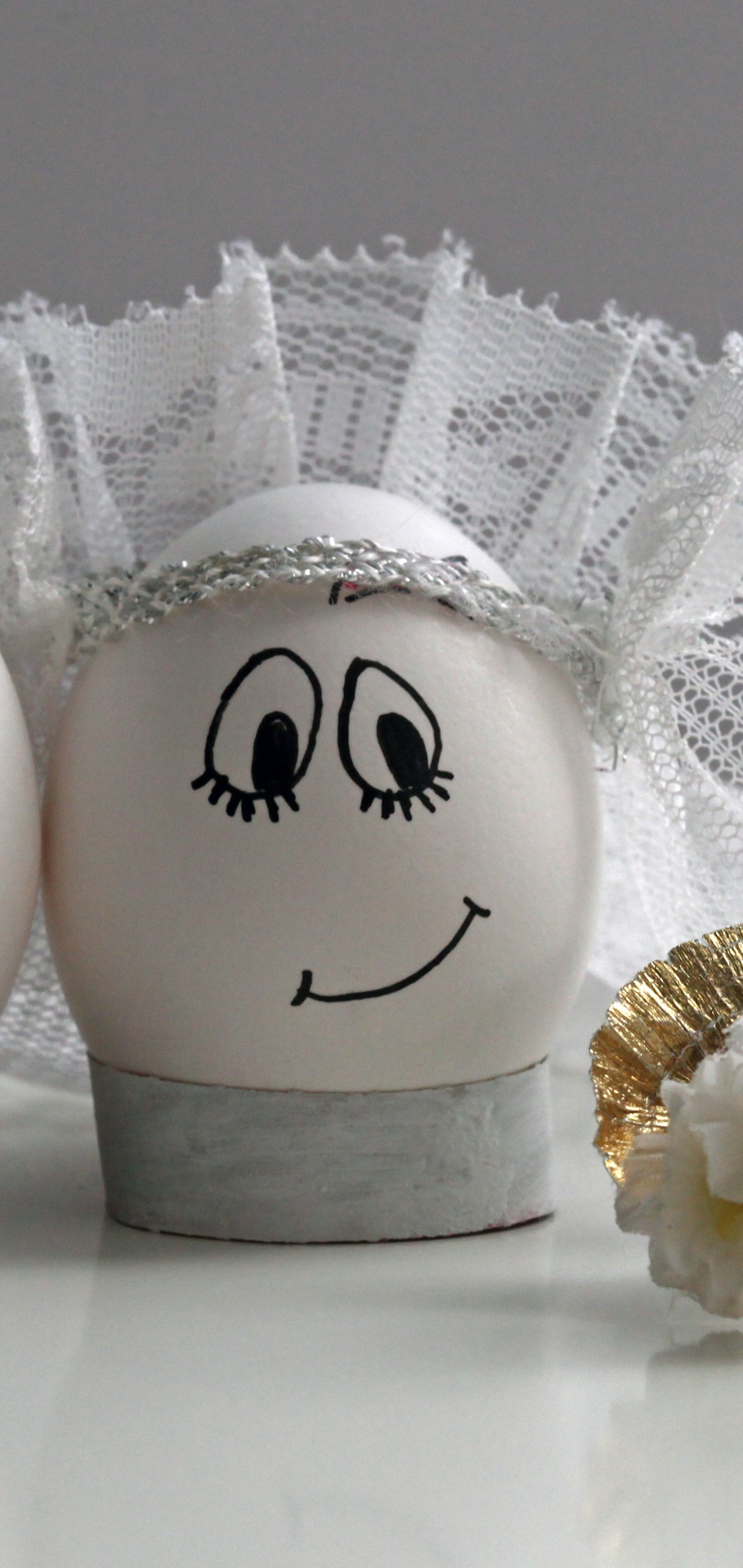 Image: Eggs, groom, bride, wedding, bouquet, veil, glasses, face, humor